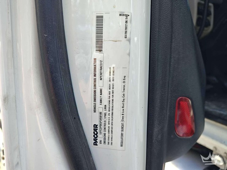 2023-peterbilt-567-t/a-wet-kit-day-cab-truck-tractor-image-35