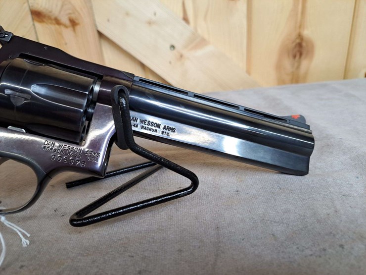 dan-wesson-model-44-vh-.44-magnum-da-revolver-image-24