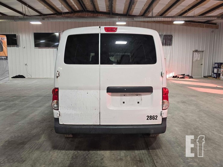 2014-nissan-nv200-image-8