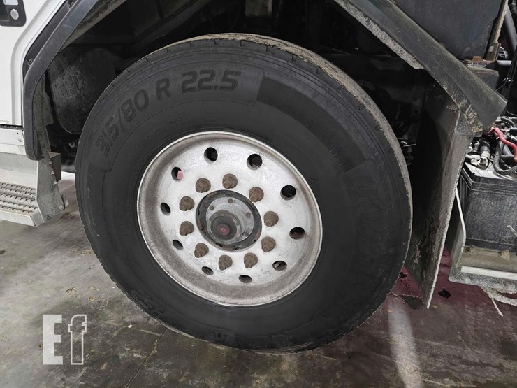 2020-peterbilt-520-image-18