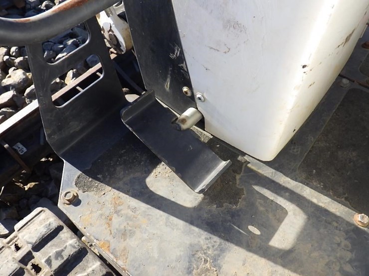 2021-bobcat-e10-image-31