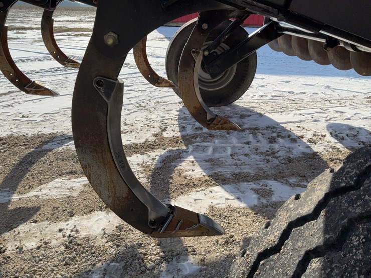 case-ih-870-ecolo-tiger-disc-ripper-image-38