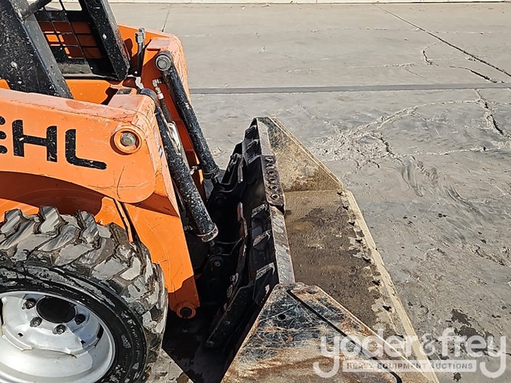 2019-gehl-r105-image-8