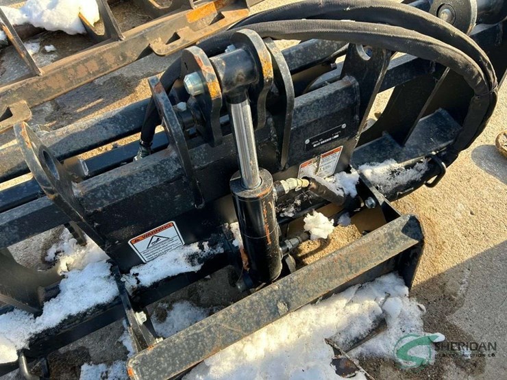 grapple-bucket-for-mini-skid-steers-image-6