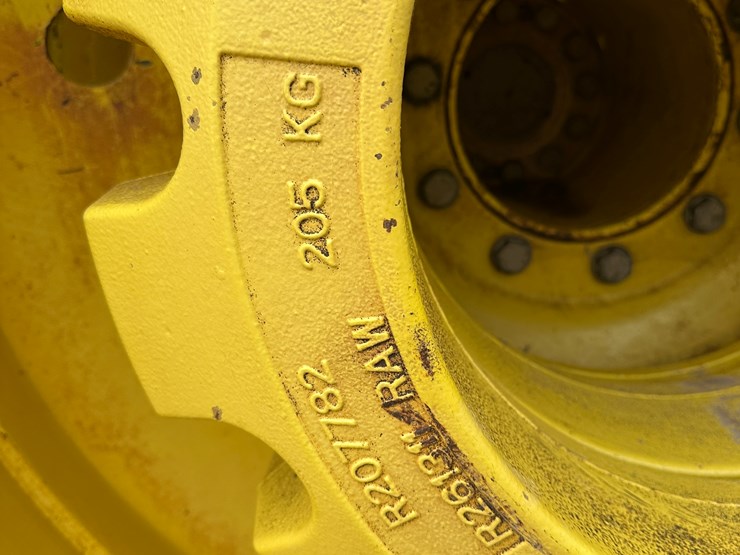 2013-john-deere-9560r-image-29