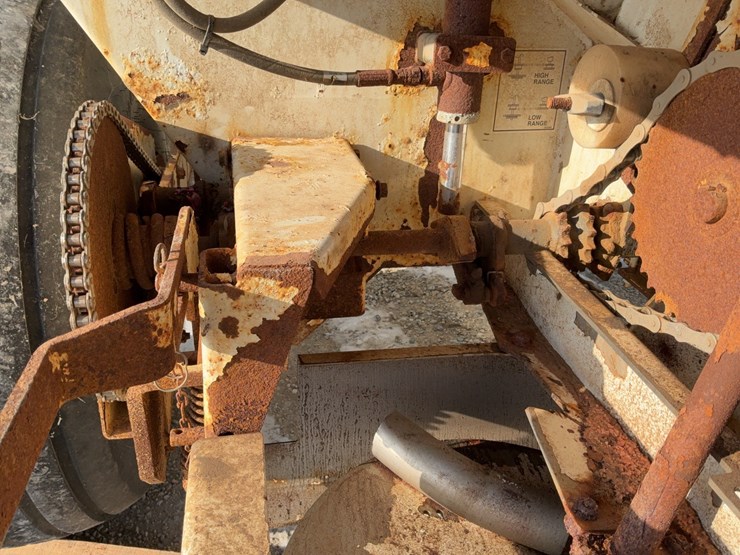 loftness-fs800-fertilizer-spreader-image-29