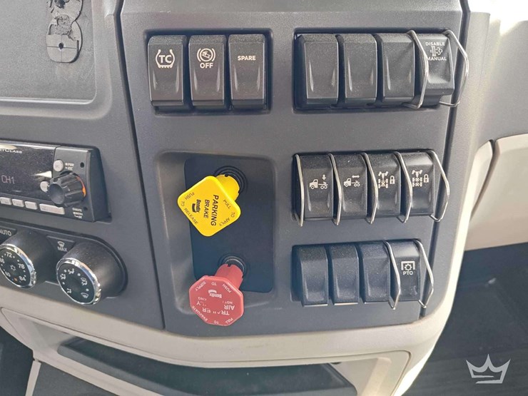 2022-peterbilt-567-t/a-wet-kit-day-cab-truck-tractor-image-33