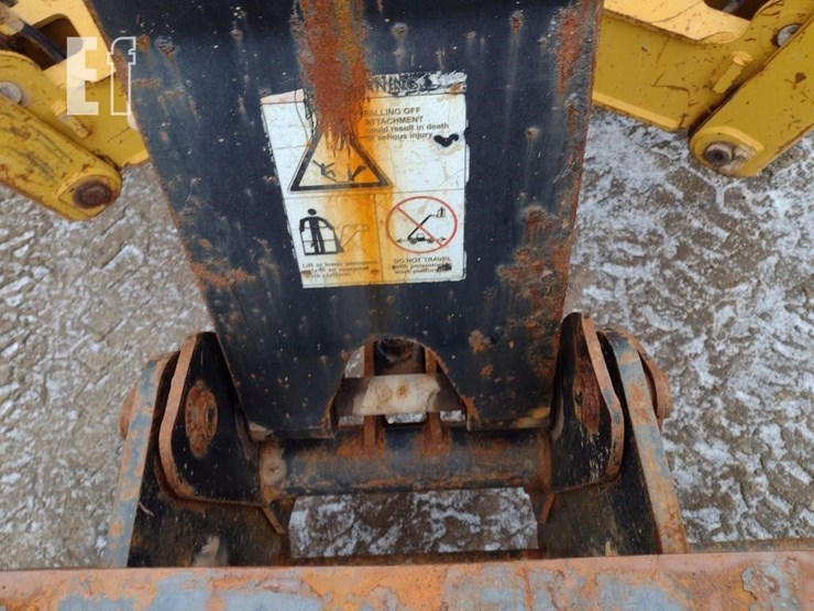 2015-caterpillar-tl1055c-image-15