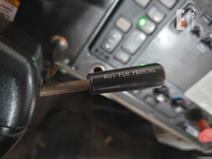 2010-peterbilt-340-image-15