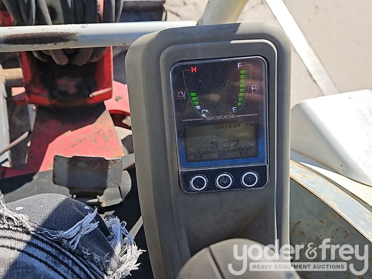 2019-takeuchi-tb235-image-32