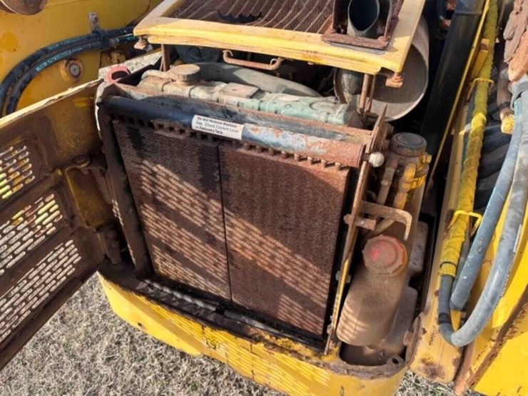 2005-john-deere-240-image-12