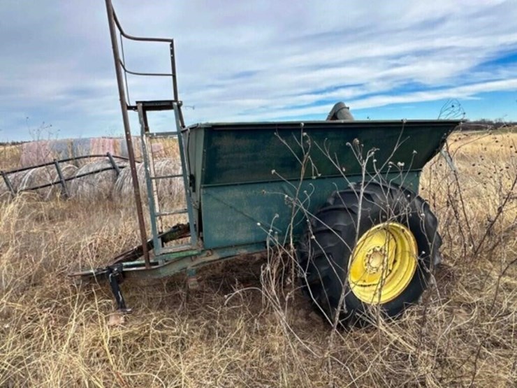 pull-type-grain-cart/feed-wagon-image-1