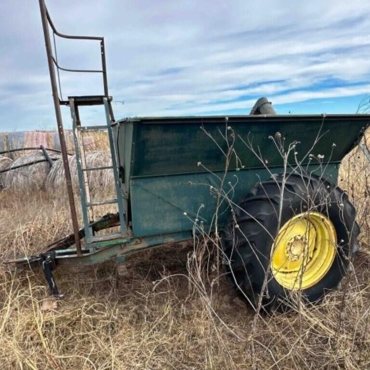 Pull Type Grain Cart/Feed Wagon