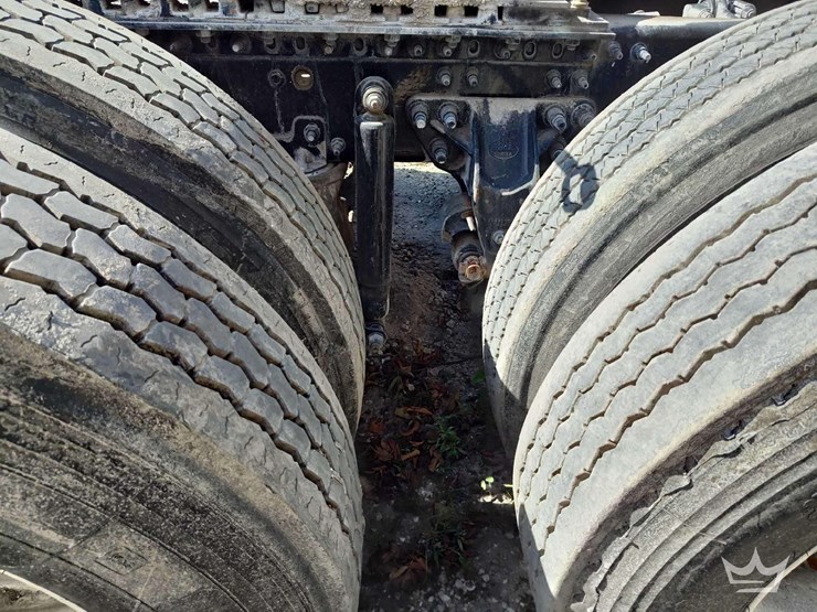 2022-mack-pinnacle-t/a-wet-kit-day-cab-truck-tractor-image-44