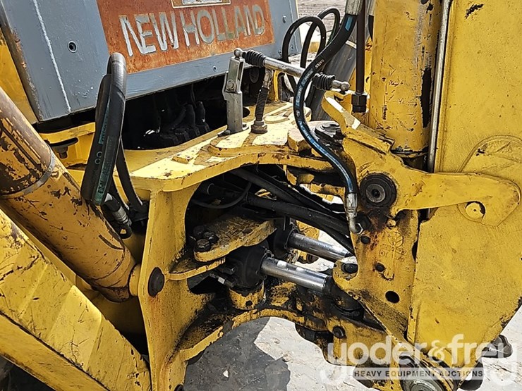 new-holland-lb110-image-15