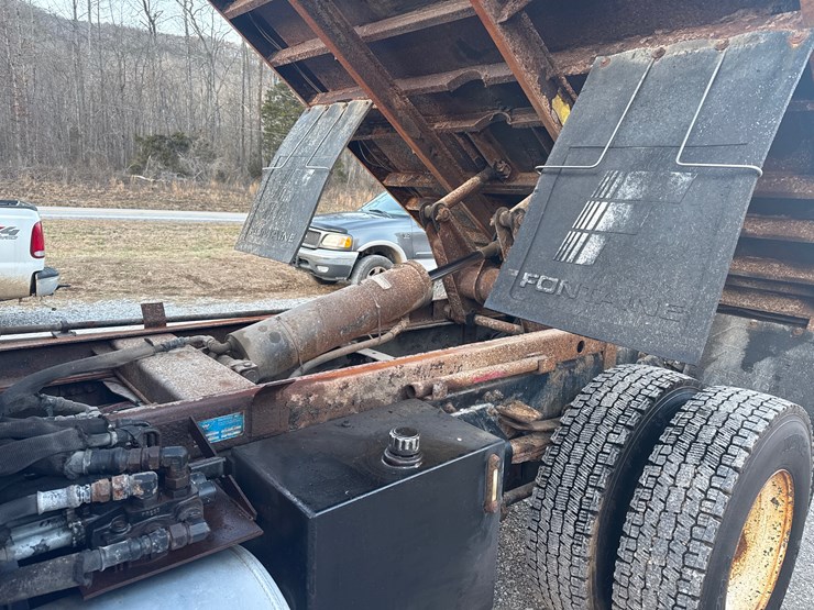 2005-sterling-l7500-image-9