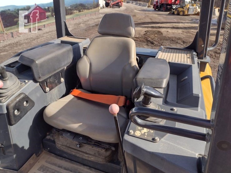 2020-deere-450k-image-13