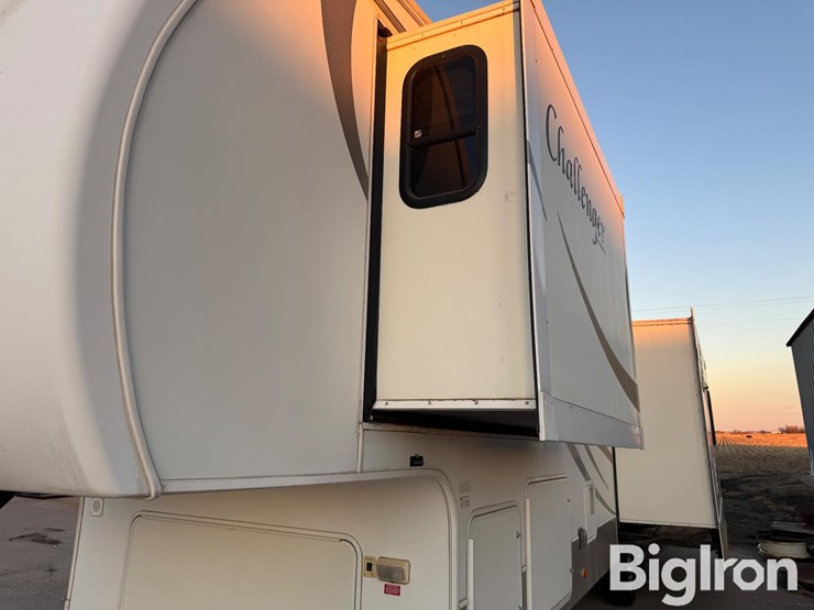 2009-keystone-challenger-32-sat-5th-wheel-camper-trailer-image-14