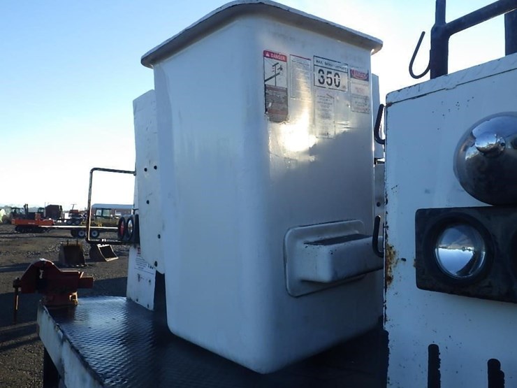 1997-freightliner-fl70-image-11