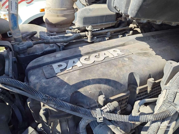 2022-peterbilt-567-t/a-wet-kit-day-cab-truck-tractor-image-10