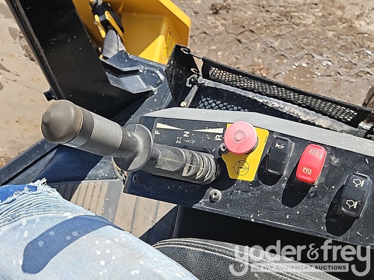 2023-caterpillar-cs10gc-image-19