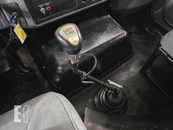 2007-international-7600-image-26