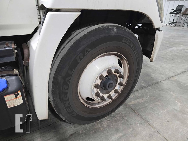 2015-hino-268-image-29