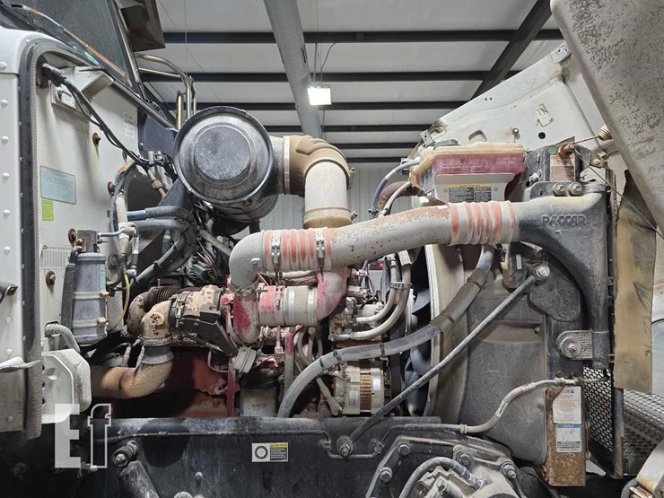 2012-peterbilt-365-image-19