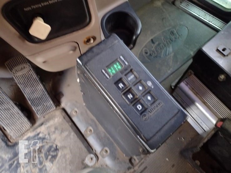 2008-peterbilt-365-image-12