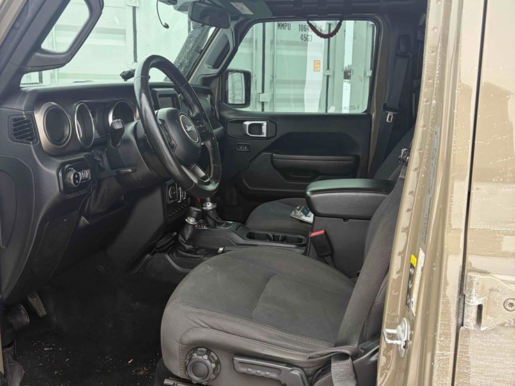 2020-jeep-gladiator-image-12