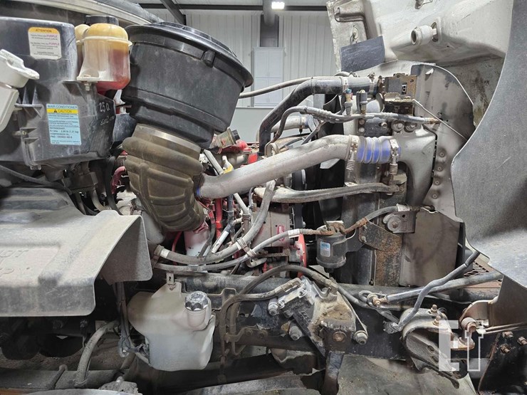 2016-freightliner-114sd-image-26