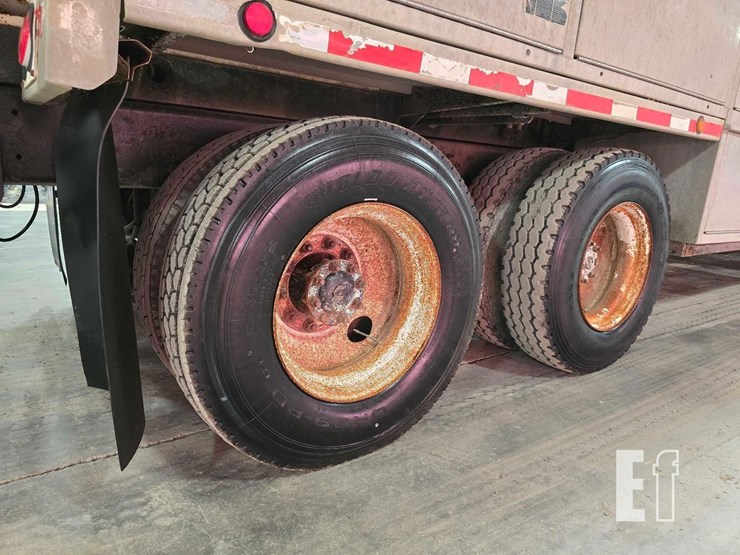 2007-international-7600-image-36