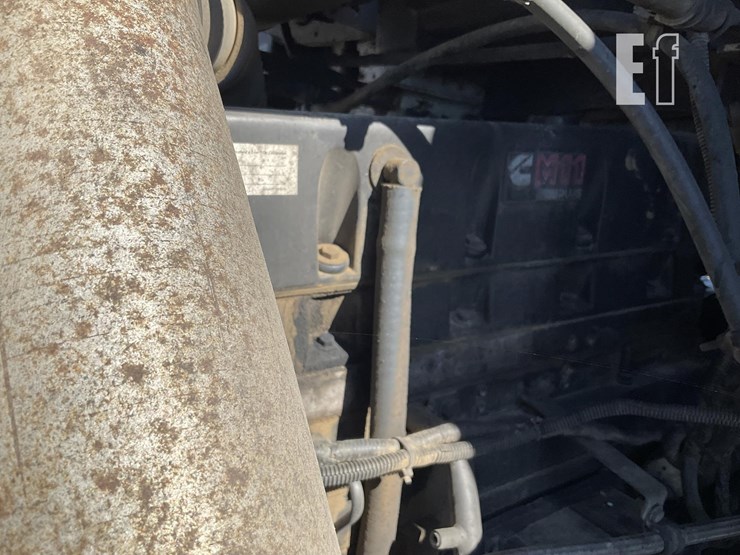 1998-freightliner-fld112-image-9