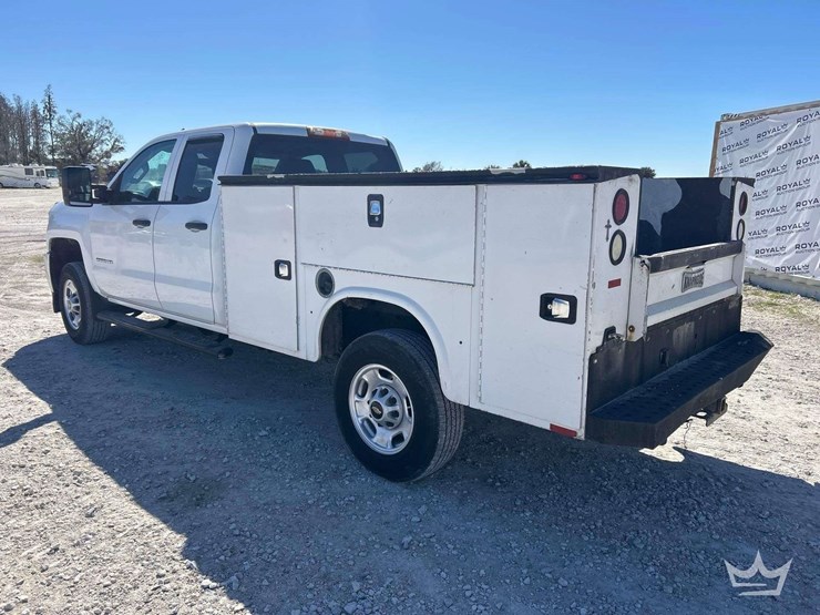 2018-chevrolet-silverado-2500hd-image-4