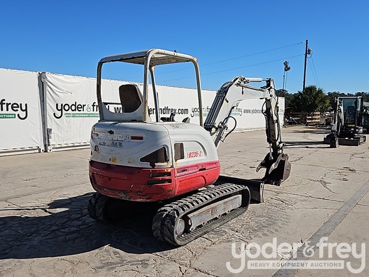 2019-takeuchi-tb235-image-5