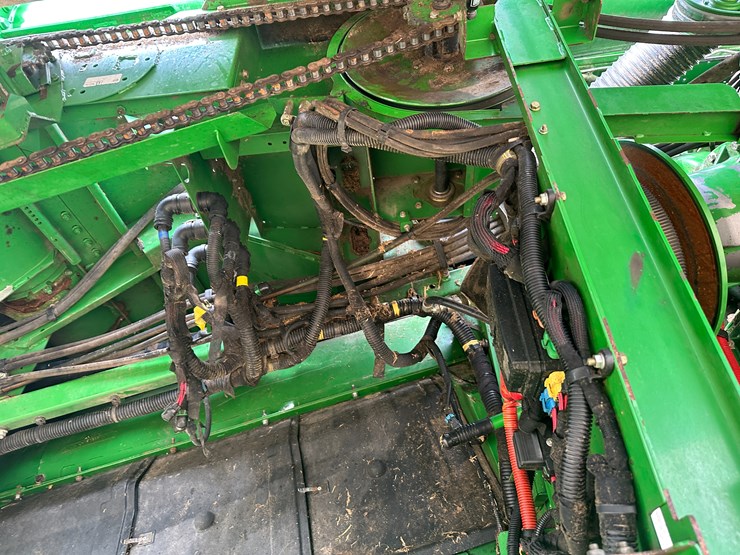 #38409-•-2014-john-deere-s680s-prwd-combine-image-41