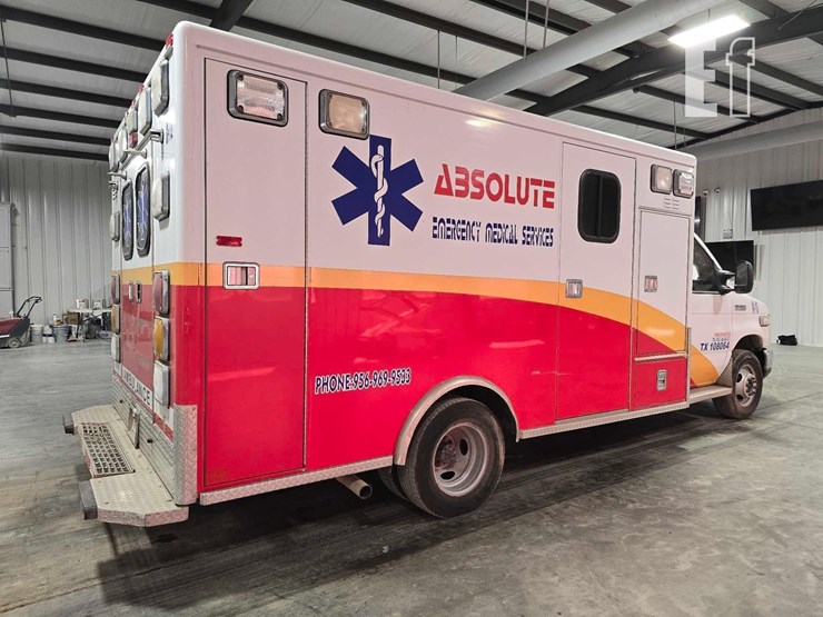 2013-ford-e450-image-3