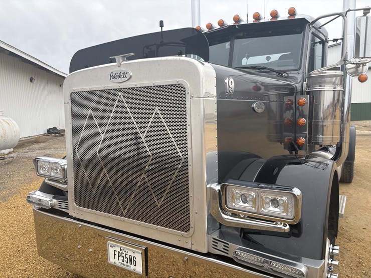 2006-peterbilt-379-image-11