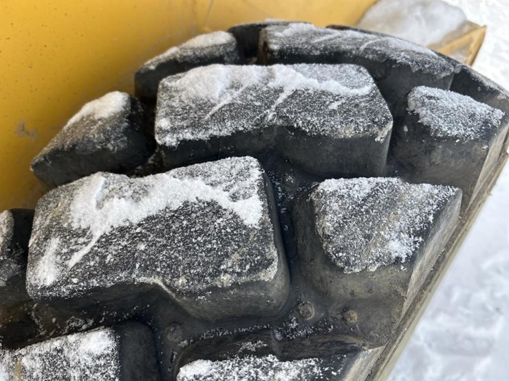 2017-deere-320e-image-50