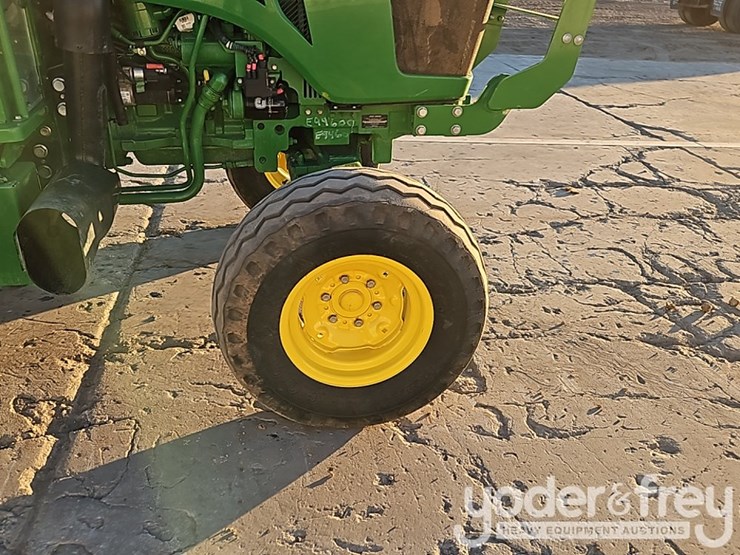 2024-john-deere-5075e-image-9
