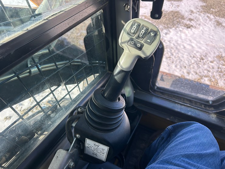 new-holland-c245-image-35