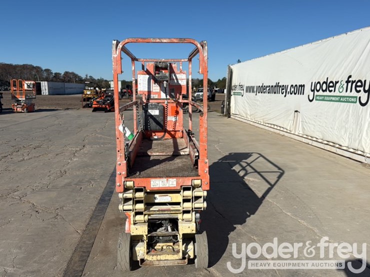 2016-jlg-1930es-image-10