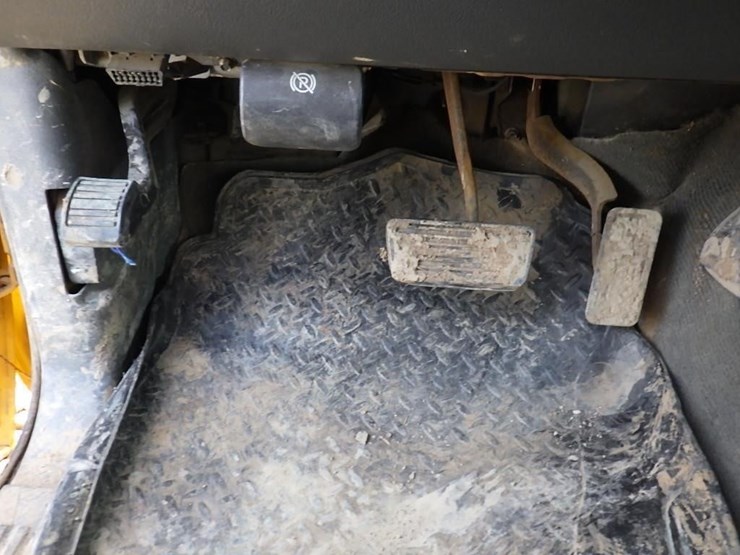 2004-chevrolet-2500-image-16