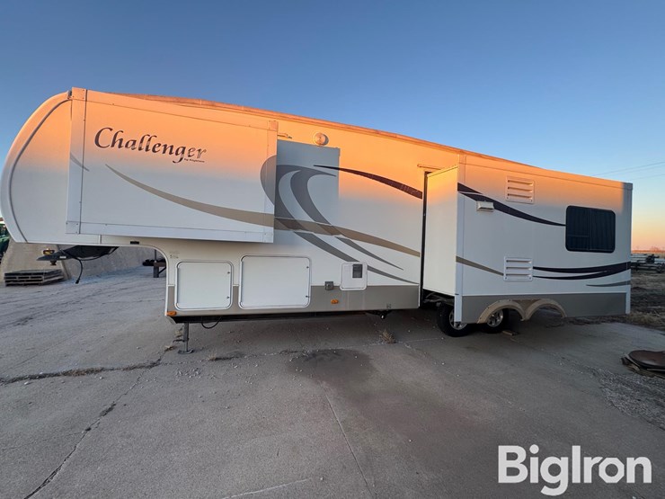 2009-keystone-challenger-32-sat-5th-wheel-camper-trailer-image-8