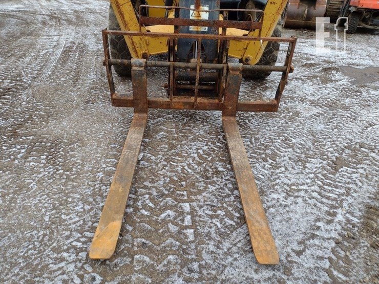 2015-caterpillar-tl1055c-image-14