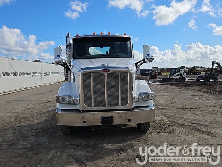 2020-peterbilt-567-image-12