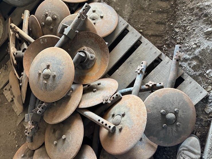 cultivator-baring-off-discs-image-7