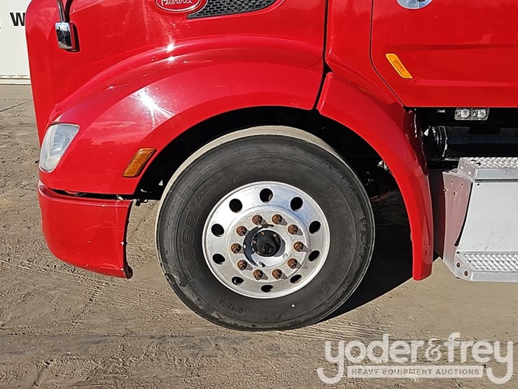 2018-peterbilt-579-image-12