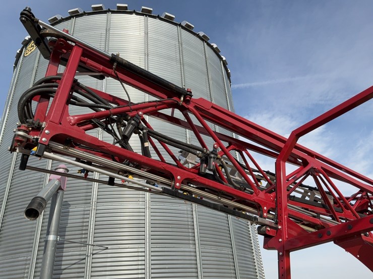 2024-hardi-commander-45-pull-type-sprayer-image-12