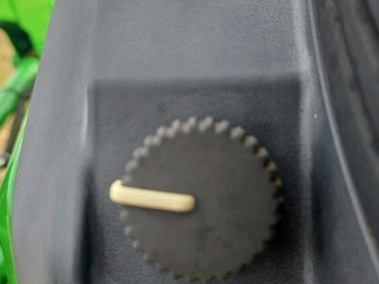 2017-john-deere-1025-image-17